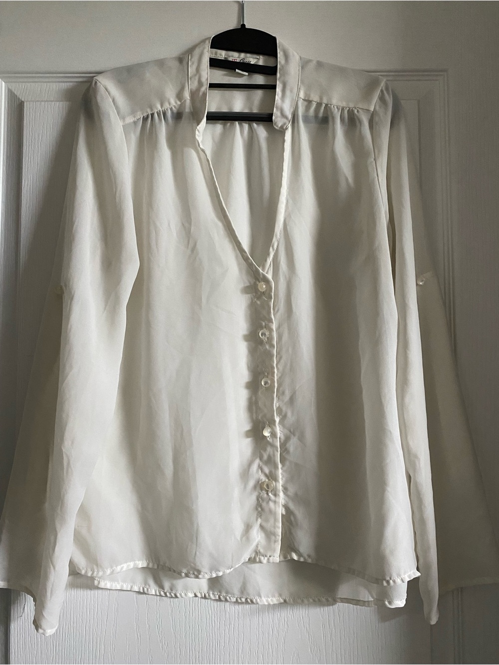 GUESS White Sheet V-Neck Button Blouse